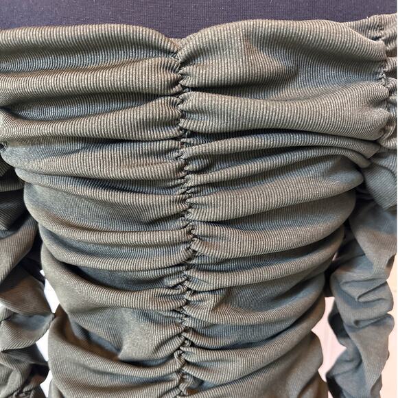 Line and Dot Billie Off Shoulder Top Ruching Stretchy Form Fitting Green Size M - Picture 10 of 14